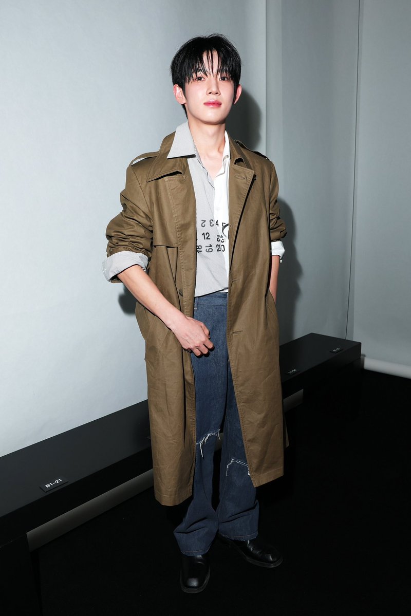 Jinjin_x_'s tweet photo. 不行了，美图太多存不过来了！朴时宇帅气依旧💜

PARKSIWOO at Milan Fashion Week
#PARKSIWOOxMM6 
#PARKSIWOOxMM6SS27
#박시우 https://t.co/6FFFkTszT1