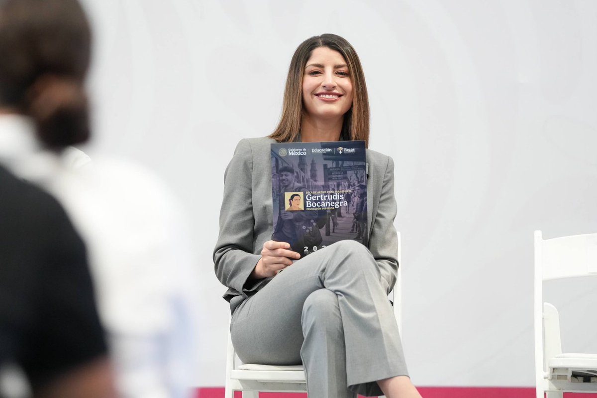 PaulinaOcanaE's tweet photo. La universalización de las becas ya es una realidad en Sonora. 📚✨

Me dio mucho gusto estar en la UES junto a mis amigos @AbrahamSierraMX y @Julio_LeonT, compartiendo esta nueva oportunidad para estudiantes de universidades públicas: la Beca Gertrudis Bocanegra.

Con nuestra presidenta @Claudiashein y nuestro gobernador @AlfonsoDurazo, seguimos abriendo más oportunidades para las juventudes sonorenses. 🙌