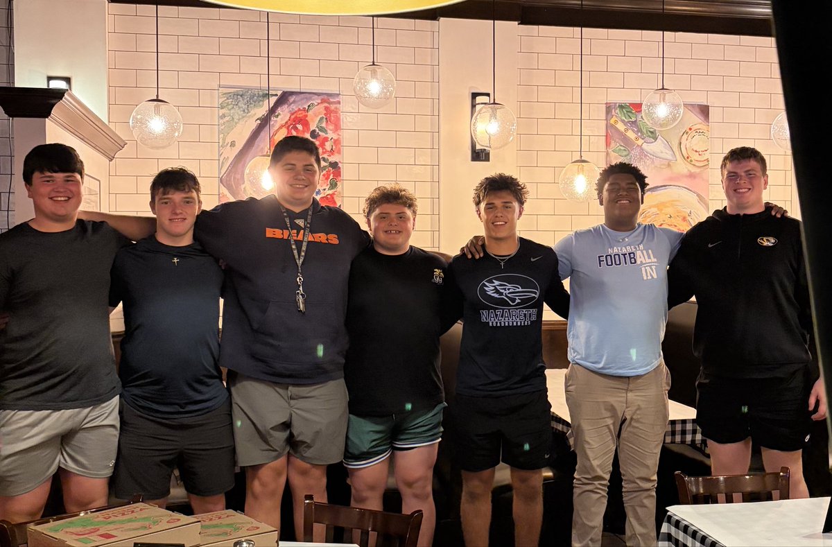jjchapman_2's tweet photo. These guys don’t get enough credit! 

 *only 2 sacks allowed against some of the best defenses in Illinois.
 
Oscar Moran @NolanPage2028 @BaneWulf2029 @cmalachuk76 @BennyMaxwell0 @LukeInjaychock https://t.co/VLm6eAZrPi