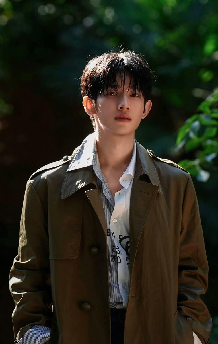 ngocpanda210's tweet photo. Thank you for representing us with such elegance and sophistication on the international fashion stage 💜🐰

Extremely proud of PARKSIWOO 💜🐰

SIWOO MILAN FASHION WEEK SS27

#PARKSIWOOxMM6
#PARKSIWOOMFWSS27 https://t.co/f7TgItxE1x