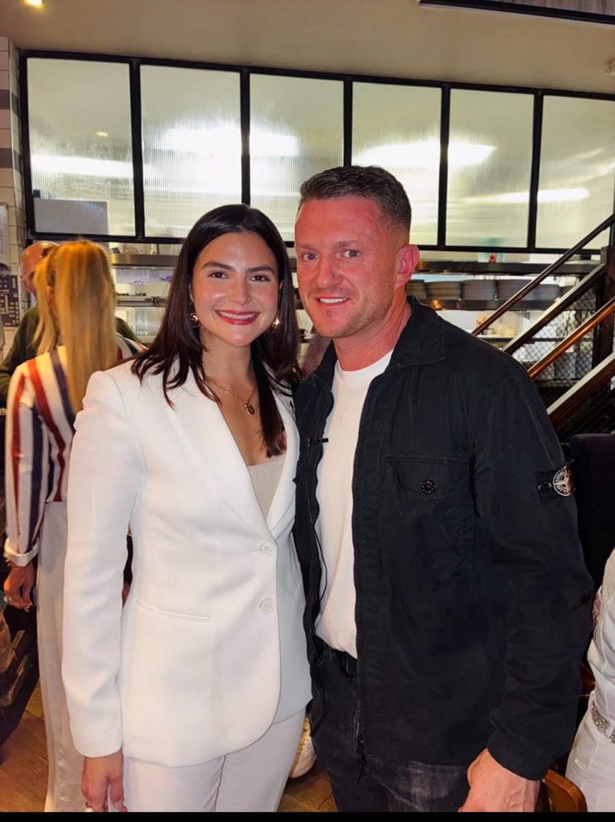 ValentinaForUSA's tweet photo. The UK Government:

-Detained Tommy Robinson @TRobinsonNewEra 

-Banned me

-Silenced the rape victims

-Protected muslim rape gangs

🚨ALL while illegals get police escorts, healthcare, &amp; immunity in England🚨 https://t.co/xtTPQm11CR