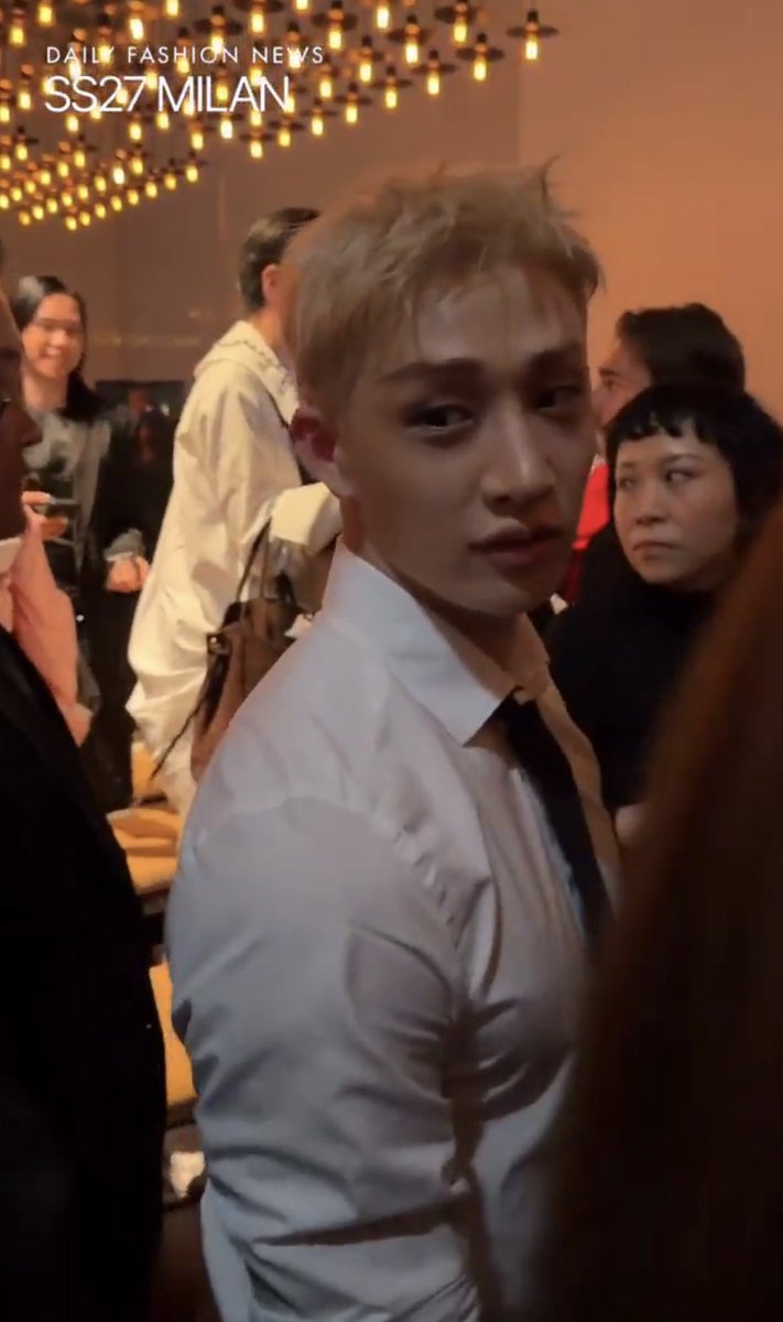 rapgodchangbinn's tweet photo. la debilidad q tengo por un hombre en camisa soy tan solo una chica🙏 de paso esta es la tetaracha o q onda ponganse corpiño https://t.co/C5JASifAzl