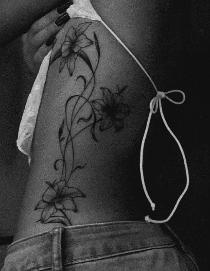 clar1tyblet's tweet photo. 🪐🖤 https://t.co/WaRkUFa0C8