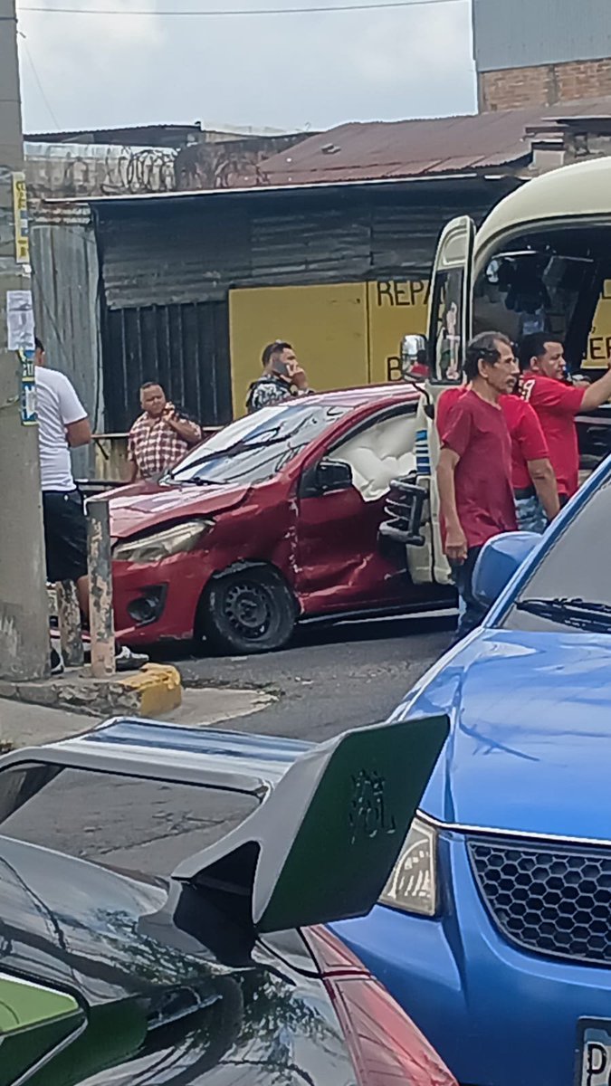 COBRA89701915's tweet photo. En desarrollo  Accidente de tránsito.  En la 18 av sur y 4ta c ote
Subiendo de la puma lourdes hacia el zurita ayuda en camino. https://t.co/4ne4nGhO1C
