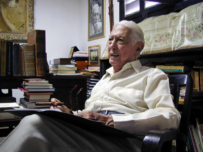 MinturCuba's tweet photo. 📚 A 105 años del natalicio de Cintio Vitier, recordamos a uno de los grandes ensayistas y críticos literarios cubanos. Su pensamiento y obra siguen iluminando la cultura nacional. 🇨🇺✨

#CubaUnica #CubaTravel https://t.co/3ZAtXZy4ei