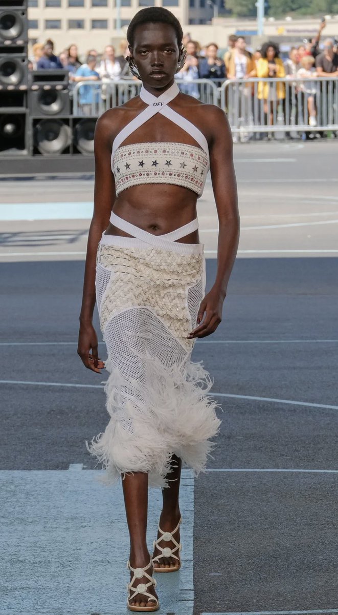 queensee3's tweet photo. OLANDRIA OFF-WHITE 10x10  #OlandriaxOffWhite #10x10 https://t.co/otmEcil1xU
