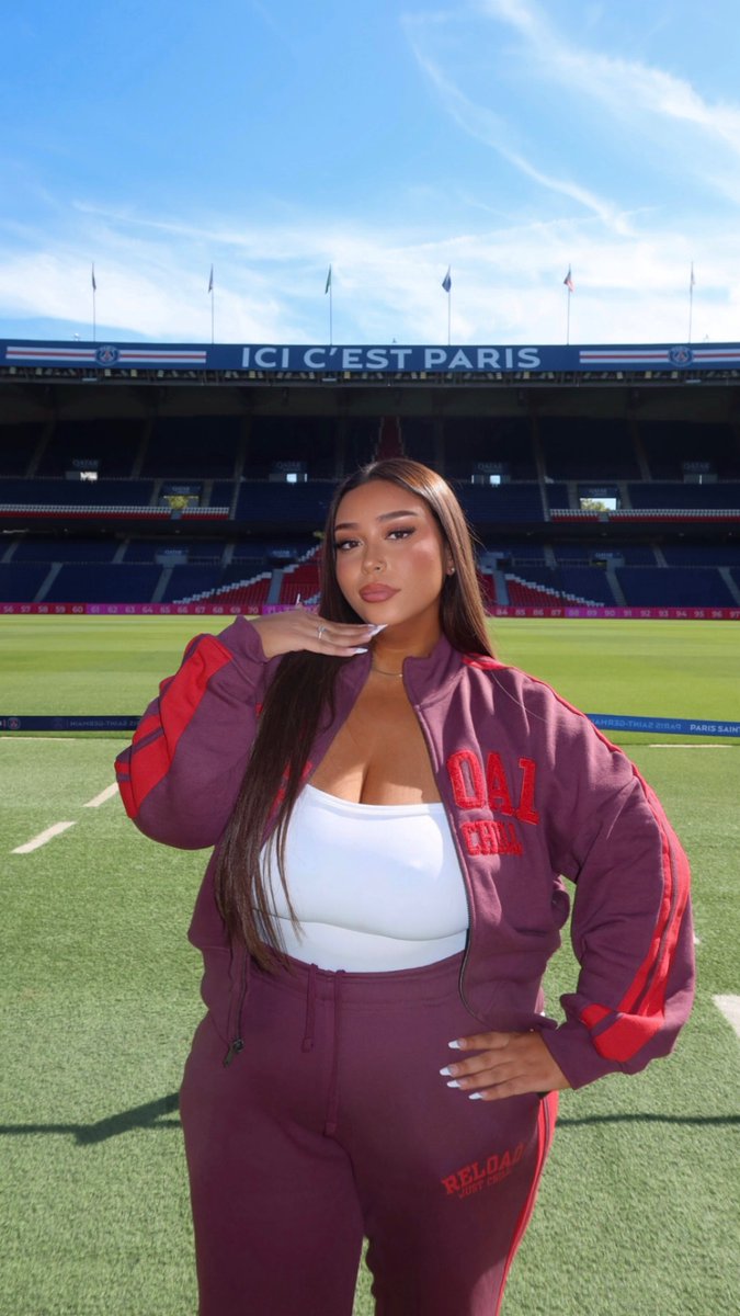 shotbyemka's tweet photo. J'étais au parc des princes c'était VIDE https://t.co/g0VCDoUz7y