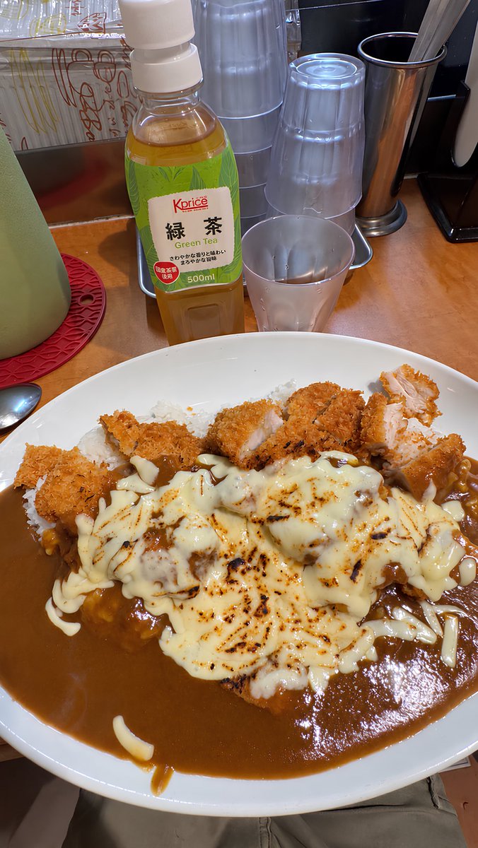 BiarusZ's tweet photo. Quand j’étais à Osaka j’avais testé Oretachi no Curry-ya et je vous jure c’est le meilleur curry que j’ai mangé de ma vie ambiance familiale le père avec ses deux filles derrière les fourneaux tout petit resto… le Japon me manque beaucoup trop ramenez-moi là-bas https://t.co/Ns7DZBoKXp