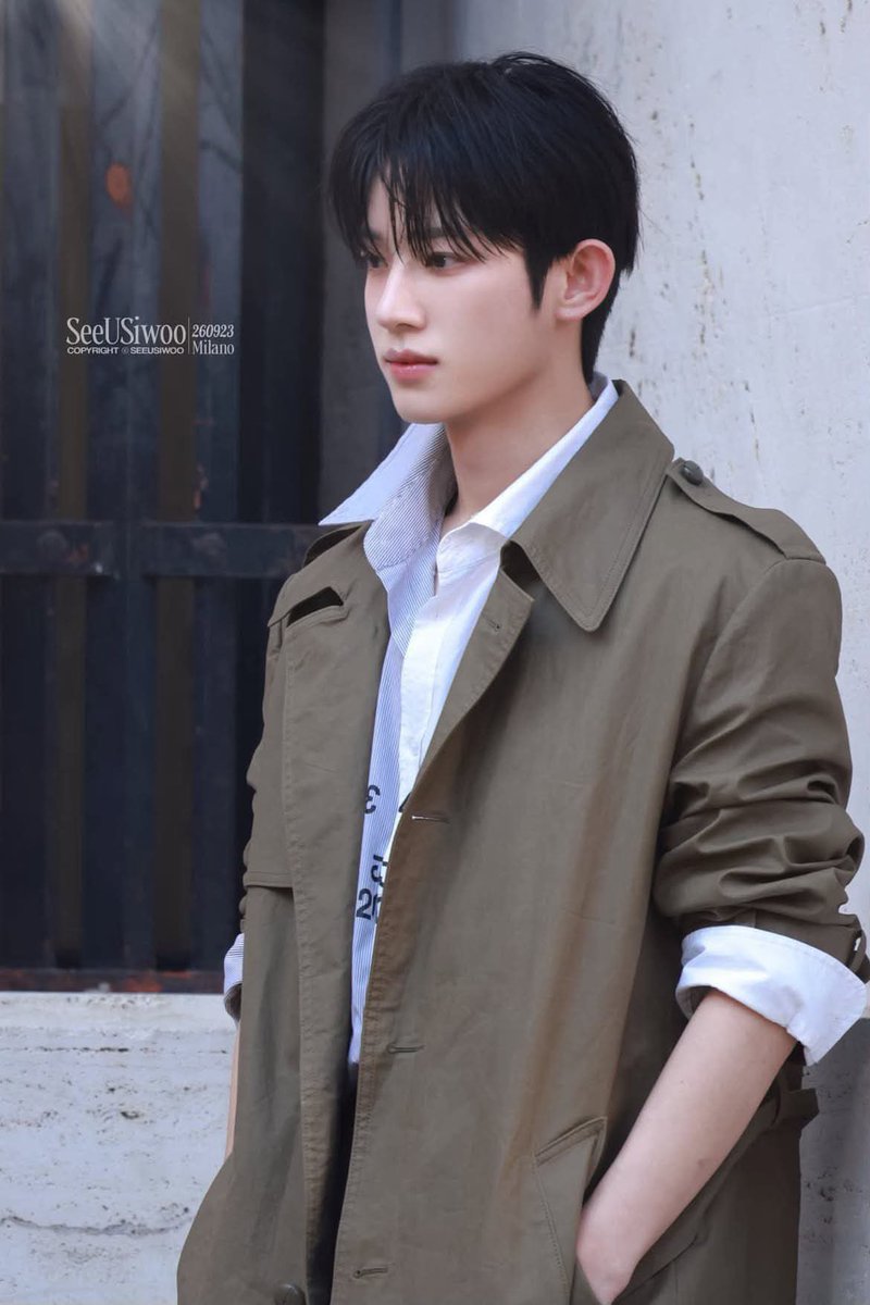 Samnie5b6b's tweet photo. I wonder if Siwoo realizes how excited everyone is to see his Milan Fashion Week looks. There’s something special about watching an artist you’ve supported step into a completely new fashion scene

SIWOO MILAN FASHION WEEK SS27

#PARKSIWOOxMM6
#PARKSIWOOMFWSS27 https://t.co/X9Fs9SpPm3