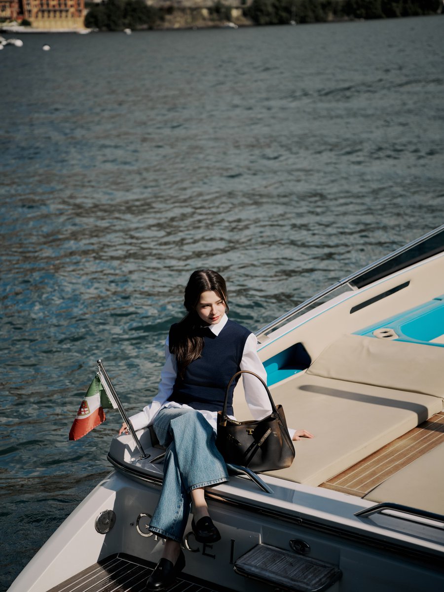 OneilyMusic's tweet photo. Becky Armstrong ahead of the Tod’s Fashion Show in Milan. https://t.co/nDCxh7FjHC