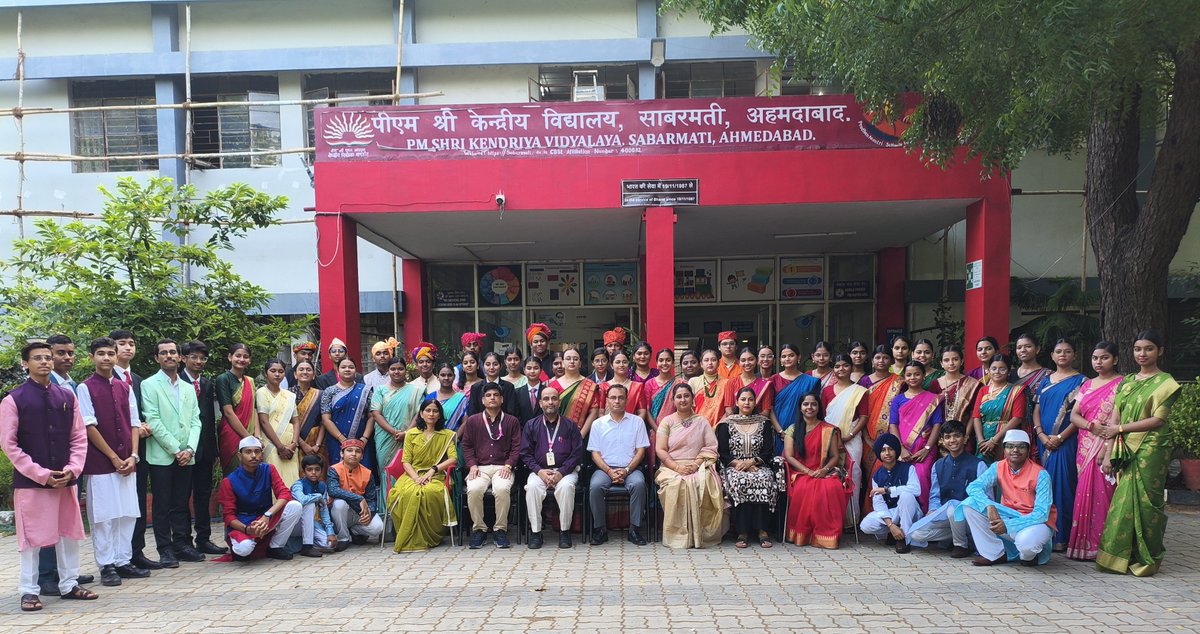 KSabarmati's tweet photo. Proud moments.   !!!
PM SHRI KV Sabarmati 
Winner of
37th Regional Youth Parliament
(KVS AHMEDABAD REGION)
Remarkable Achievement by Team Sabarmati.
We defended our title  !!!

#Youthparliament #KVS
@KVS_HQ @AhmedabadRo @drmadiwr @mpa_india https://t.co/LjlRaphJHc