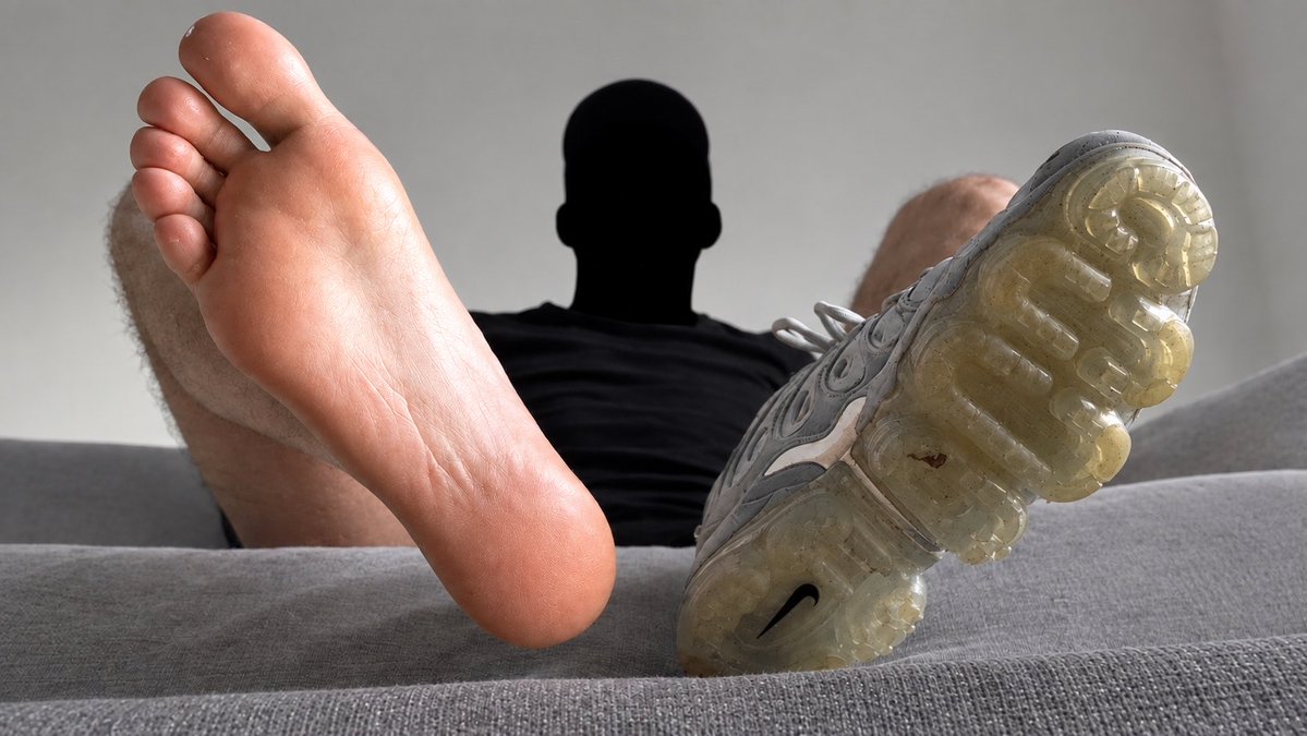 GerAlphaBoy's tweet photo. Left or right? Tell me losers! 

#footfag #fag #foot #feet #footslave #feetslave #male #man #men #findom #malefindom #gay #gayslave #gayslut #slut #footslut #slave #nike #vapormax https://t.co/88JKmpmNCn