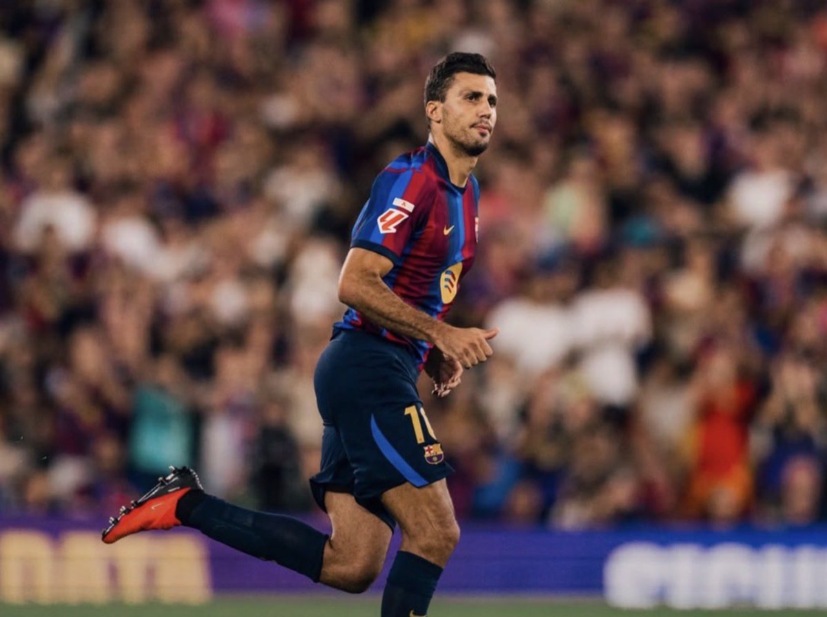 FabrizioRomano's tweet photo. 🚨 Rodri: “Real Madrid really tried hard. They wanted to sign me, we had direct talks and they came with everything they had to make it happen”.

“They made my decision difficult. I am grateful. Speaking with Florentino Pérez too? I am not gonna say that”, told COPE. https://t.co/hCEceO7Wk0