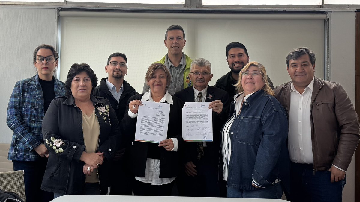 cn_castro's tweet photo. No podemos a aceptar que a Renca se le imponga lo que otras comunas no aceptarían. 

Hoy nuestro Concejo Municipal dio una señal contundente: de forma unánime manifestó su rechazo al proyecto de 28 torres de alta tensión y subestación eléctrica en el Parque Metropolitano Cerros de Renca, y el apoyo a la movilización de vecinos, vecinas y organizaciones que defienden su patrimonio ambiental y social.