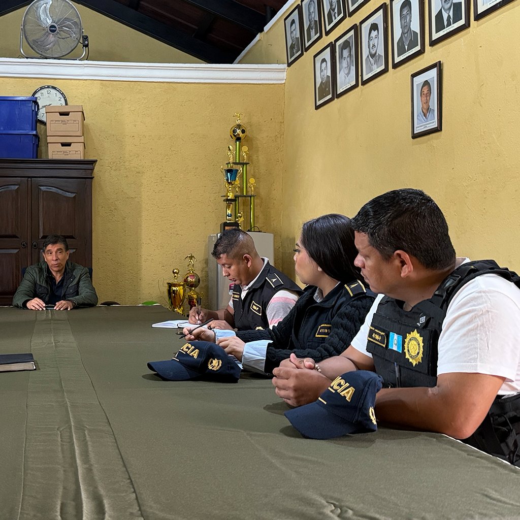 LicoBethancourt's tweet photo. Por parte de los agentes me resaltaron varios puntos, entre ellos la falta de denuncia del vecino afectado; en el Ministerio de Gobernación la estadística es bastante baja, es por eso que no asignan más agentes al municipio. También me indicaron que ya tienen detectados varios.. https://t.co/1TNczB9W0q