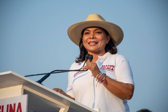 RAFAELCORTES1's tweet photo. La designación de Beatriz Mojica Morga como coordinadora estatal de Morena en Guerrero rumbo a la elección de 2027 provocó una marejada de críticas en el ecosistema digital. 

Ante los reclamos de ex-aspirantes, entre ellos la alcaldesa de Acapulco, Abelina López Rodríguez, quien acusó que "ganaron las encuestas de papel", la senadora con licencia emprendió encuentros de operación política con los liderazgos de Félix Salgado Macedonio y Pablo Amílcar Sandoval para buscar la "unidad".

Un estudio de Inteligencia Digital de la plataforma DINAMIC revela que la estrategia de conciliación cupular no ha contenido el malestar social, al acumular un 72% de rechazo e inconformidad en el ecosistema digital frente a la nominación.
@GobGro @AbelinaLopezR @AcapulcoGob @PartidoMorenaMx @CitlaHM @A_MontielR @DinamicSoftware