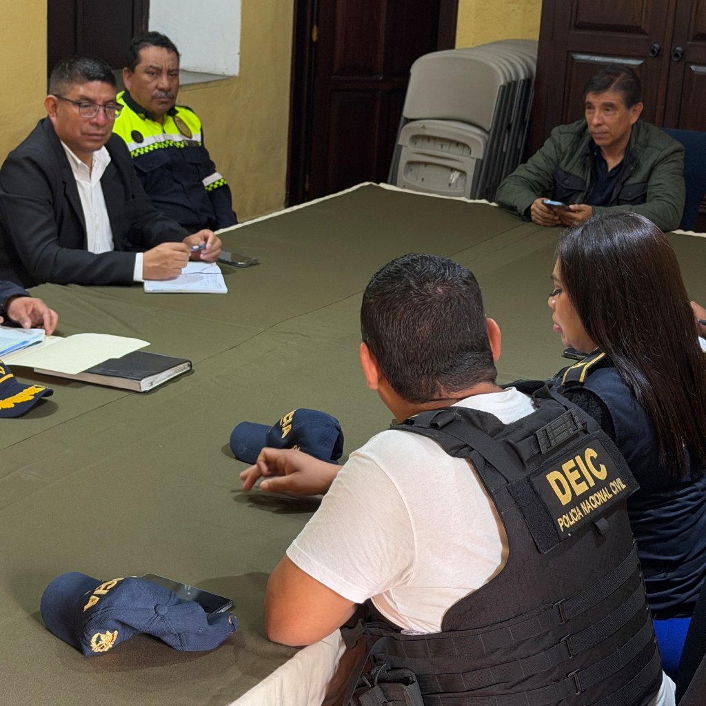 LicoBethancourt's tweet photo. ... moto talleres, hogares y a los sospechosos, que lamentablemente son menores de edad, pero hemos acordado entrarle de lleno siempre con la investigación y acciones de control y seguridad en conjunto  con nuestra policía municipal, centro de monitoreo y Ministerio Público. https://t.co/LAnxCEN0mo