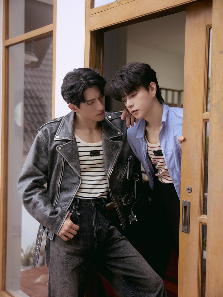 blinh2103's tweet photo. There is something undeniably captivating about seeing Ayden Sng and Elio Lst together, especially when they step into fashion moments like this.

#OnitsukaTigerXAylio
#AylioMFWSS27
#Aylio https://t.co/v82d4wccfH
