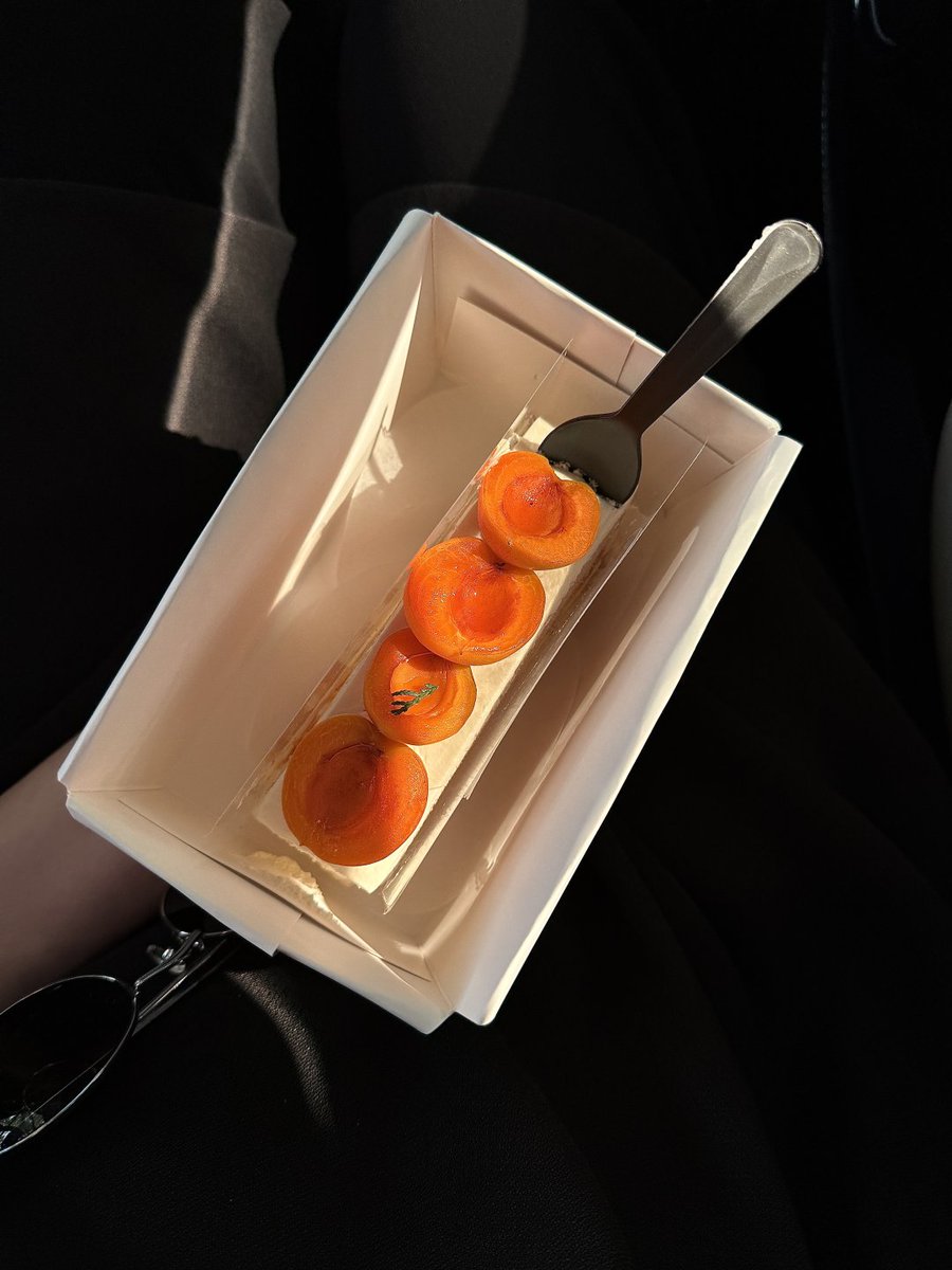 DianaCapital's tweet photo. Sometimes we need to pause and savor the pure, simple moments. A refined dessert and a quiet breath of air are all it takes to recharge for the journey ahead https://t.co/R3e7hI3Pmj