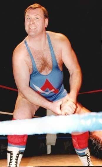 heeldumile's tweet photo. @RoyceIsaacs Think of the aura you could have wearing a singlet like a slightly fat world of sport guy https://t.co/ciG0xzx7U5