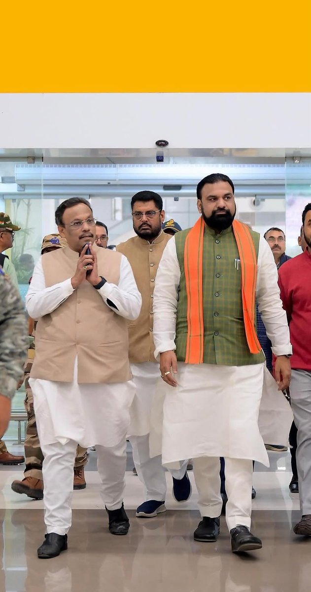 TawdeVinod's tweet photo. बिहार राज्य का प्रभारी बनाए जाने पर @HarishD_BJP जी को तथा सह-प्रभारी बनाए जाने पर @sangeetayadavup जी एवं @rohanrgupta जी को हार्दिक बधाई एवं शुभकामनाएं।

बिहार भाजपा के प्रभारी के रूप में कार्य करना मेरे संगठनात्मक जीवन का अविस्मरणीय अध्याय रहा। मैं बिहार के समर्पित भाजपा कार्यकर्ताओं का हृदय से आभार व्यक्त करता हूं, जिनके अपार स्नेह ,परिश्रम और अटूट विश्वास ने हर कदम पर मुझे शक्ति दी।

संगठन में दायित्व बदलते रहते हैं, लेकिन कुछ रिश्ते दायित्वों से ऊपर होते हैं। बिहार का हर कार्यकर्ता और यह पावन भूमि सदैव मेरे हृदय में बसी रहेगी। छठी मैया का आशीर्वाद, बिहार का सत्तू, मखाने का स्वाद और गंगा मैया का स्नेह मुझे इस धरती से सदा जोड़कर रखेगा।

लोकतंत्र की जननी एवं माँ जानकी की पावन भूमि बिहार, ज्ञान, अध्यात्म और भगवान गौतम बुद्ध के संदेश से आलोकित बिहार, आज जंगलराज से निकलकर डबल इंजन सरकार के साथ सुशासन के नए युग में प्रवेश कर चुका है।

मुझे पूर्ण विश्वास है कि आदरणीय प्रधानमंत्री @narendramodi जी के संकल्प, माननीय राष्ट्रीय अध्यक्ष @NitinNabin जी के मार्गदर्शन और माननीय मुख्यमंत्री @samrat4bjp जी के नेतृत्व में बिहार और तेज रफ्तार पकड़ेगा तथा विकसित भारत, विकसित बिहार का सपना साकार होगा।

जय भाजपा, जय बिहार।

@BJP4Bihar