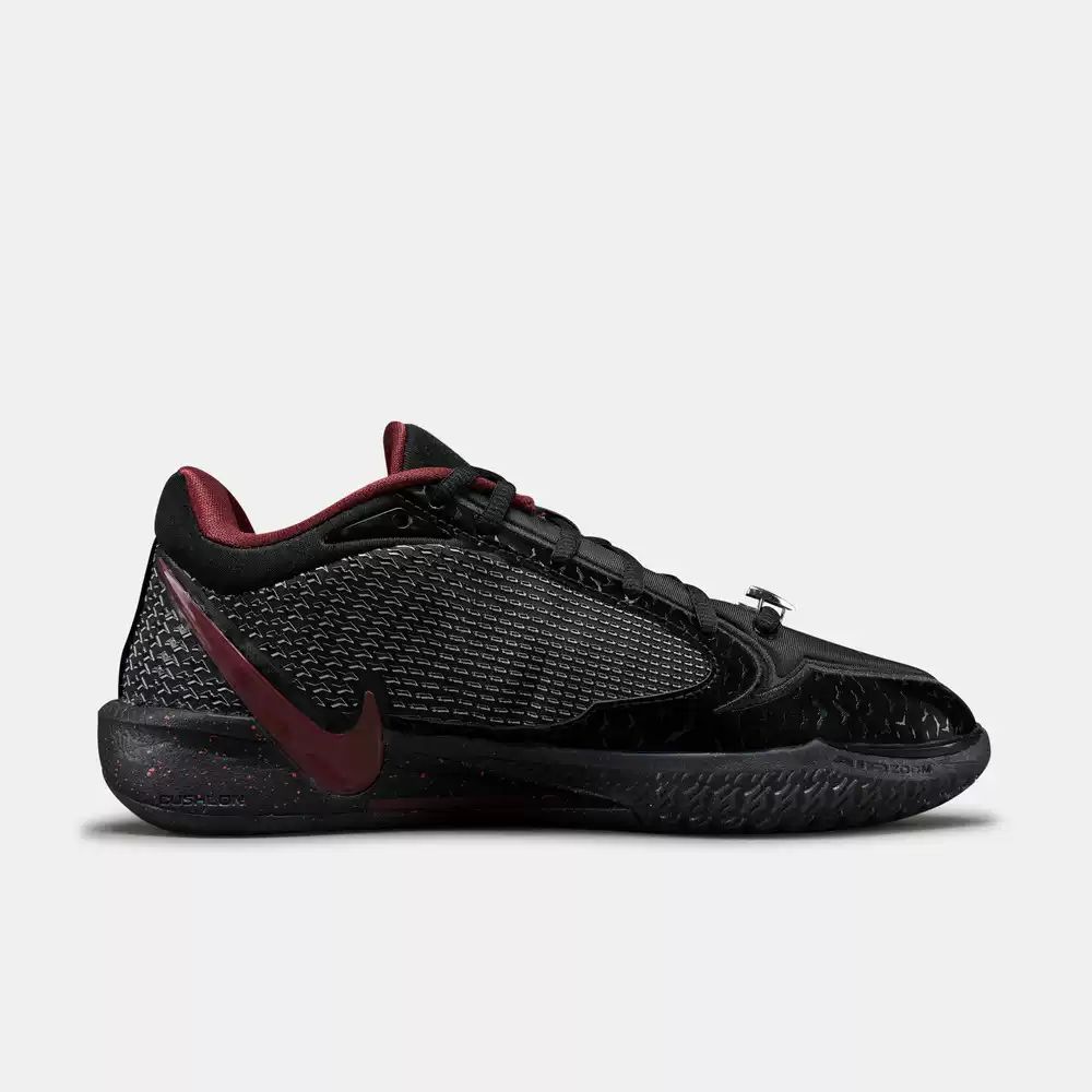 KicksFinder's tweet photo. FIRST LOOK: Nike Sabrina 4 "Halloween" 🧛‍♀️

🗓️ October 23rd, 2026
📝 IX7058-001 (MENS); IZ3426-001 (GS)
💰 $145; $120 USD
💵COP OR 🚮DROP? https://t.co/9zeQn19pdS