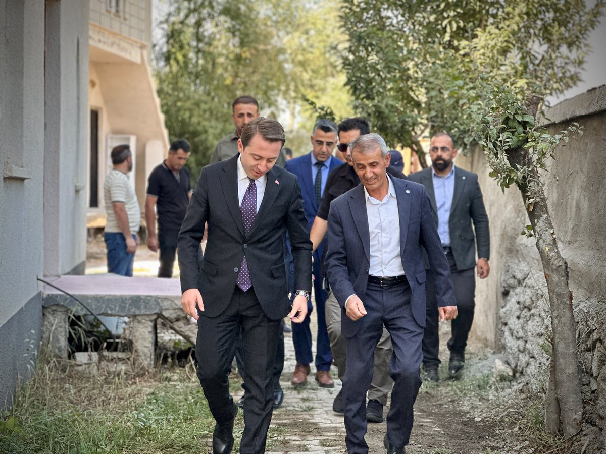 Volkanhulur's tweet photo. 📍Bataklık ve Gürdere Köyleri 

Kurum amirlerimizle beraber vatandaşlarımızın sorunlarını dinlemeye ve çözüm üretmeye devam ediyoruz. 

#yüksekova https://t.co/MysJ0BSO29