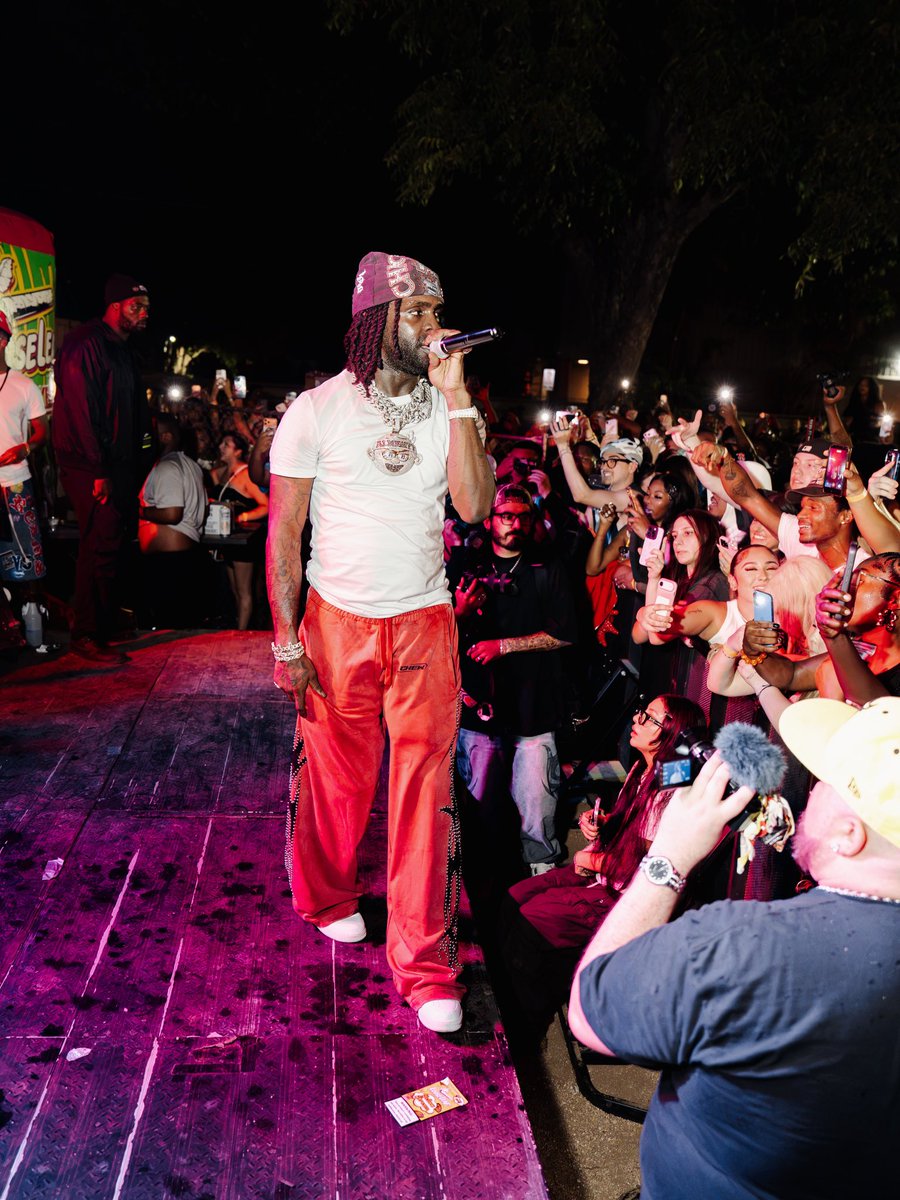 wavecheckers's tweet photo. Chief Keef in Austin, TX 🌞 https://t.co/8ax9kN7Bmn