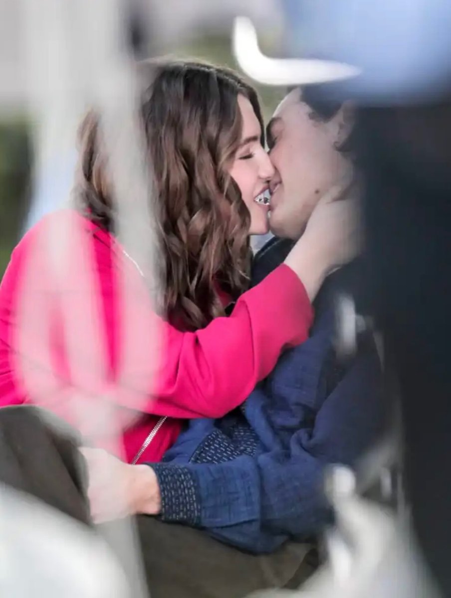 offcampusbra's tweet photo. 📸| PAIS! Ella Bright e Belmont Cameli durante as gravações da 2ª temporada de ‘Off Campus’ ontem (22). 

— @deuxmoiworld via Instagram. https://t.co/gBBc1VSdGw