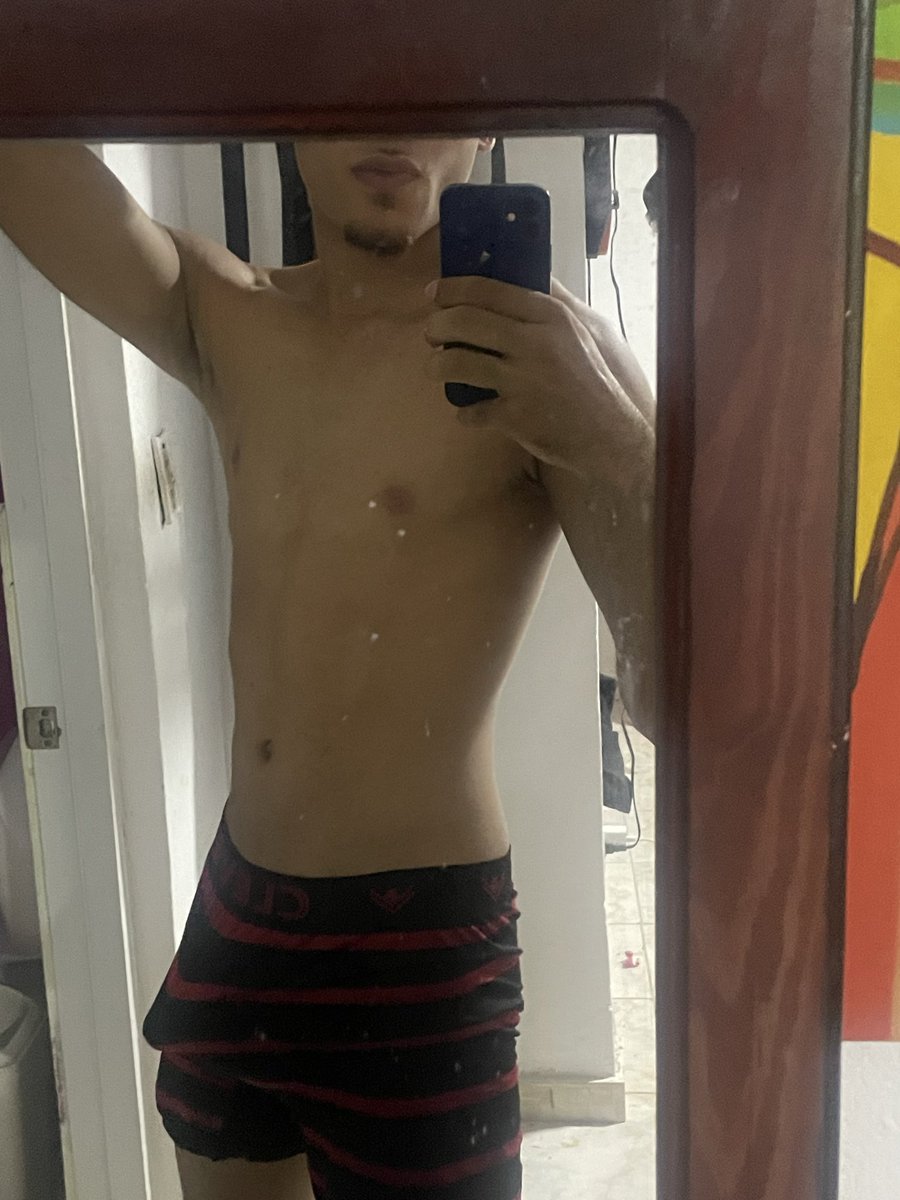 theblanquito_16's tweet photo. A darle si te gustan 20 cm de gueb 😈🫴 https://t.co/1zZQZ4Ro2x