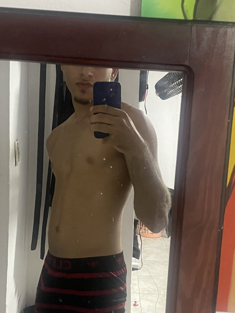 theblanquito_16's tweet photo. A darle si te gustan 20 cm de gueb 😈🫴 https://t.co/1zZQZ4Ro2x