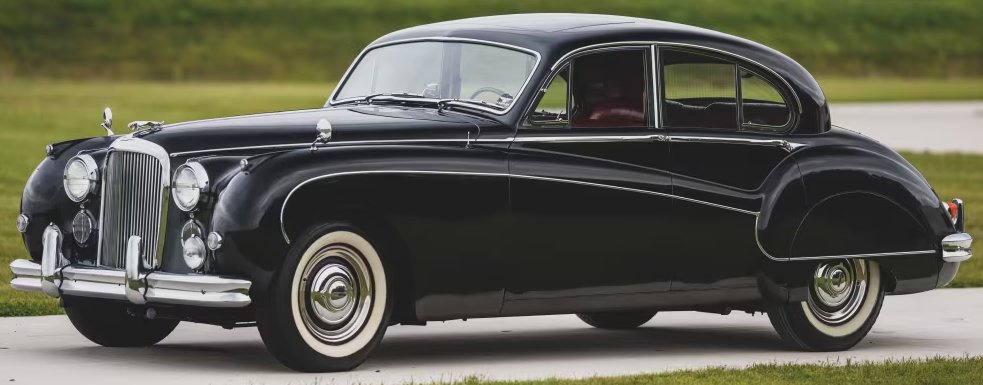 UltimativCars's tweet photo. (Background knowledge)
Like its predecessor the #MarkVII, the #Jaguar #MarkVIII|#MkVIII (1956-59; 6.227 units) was solely available as #Saloon.
But, contrary to the previous model, luckily no attempt is known, by which a coachbuilder used one of these marvelous cars as one-off. https://t.co/vDPX1ZyueP
