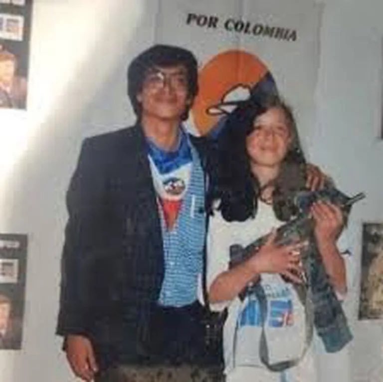 PatriciaIz62955's tweet photo. @gener_usuga Pero en cambio que me opina de la MINI UZI que llevaba la novia MENOR de edad de su mesías @petrogustavo? 🤔🤷‍♀️‼️ https://t.co/L3sPKNmfK6