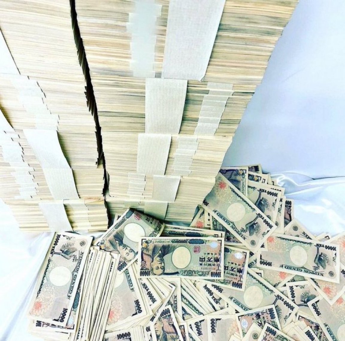 q05f3y's tweet photo. みんな正直に教えて…！
1ヶ月の生活費、いくらあれば足りる？😭
①10万円
②20万円
③30万円
④100万円
リプ・DMで本音聞かせて🫶🏻
みんなの回答知りたい！ https://t.co/q0zvE63imn