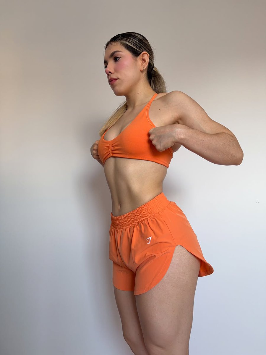monserratfier's tweet photo. Una probadita del nuevo drop que viene de   🍊🌷muy de atleta híbrida dices tú💅🏻 https://t.co/UBTUS3DrDb