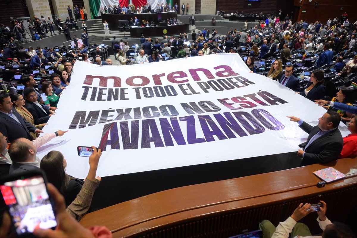 aguedaAv's tweet photo. Morena tiene todo el poder y las mujeres seguimos inseguras en el Metro, en la calle, en espacios públicos. Súmale un transporte que no sirve y el agua que nomás no llega…a las que cuidamos nos aumenta la carga de trabajo. No es falta de poder, es falta de ganas @MovCiudadanoMX https://t.co/ggo58T0P0o