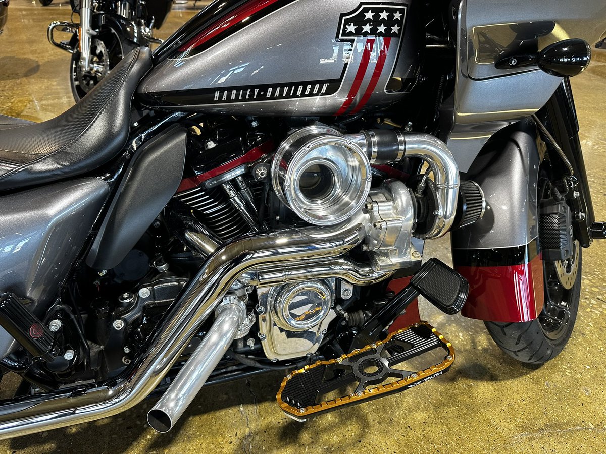 silentbannerco's tweet photo. 🏴 @harleydavidson #RoadGlide #Trask #TraskPerformance 🏴 https://t.co/CUOsOidmoW
