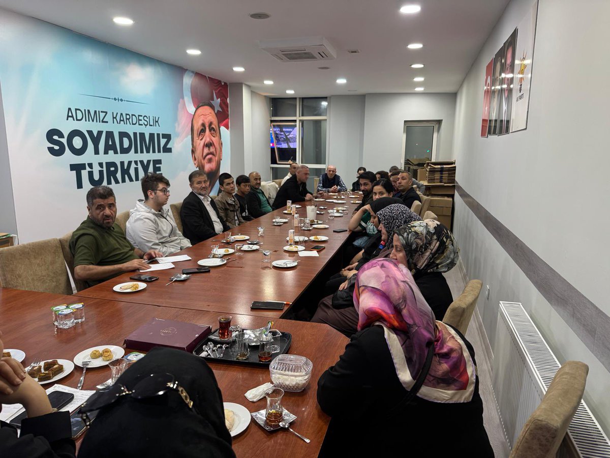 Hamza55148227's tweet photo. Beştelsiz mahallesi haftalık olağan toplantımızı gerçekleştirdik.
@RTErdogan @Akparti @akpartiistanbul @AbdulkerimTurdi @abdullahozdemir @MustafaY_K @mehmetzekii @ka_savc @nerkiliciz @FatmaZehraslam2 https://t.co/pPtqeQpVN2