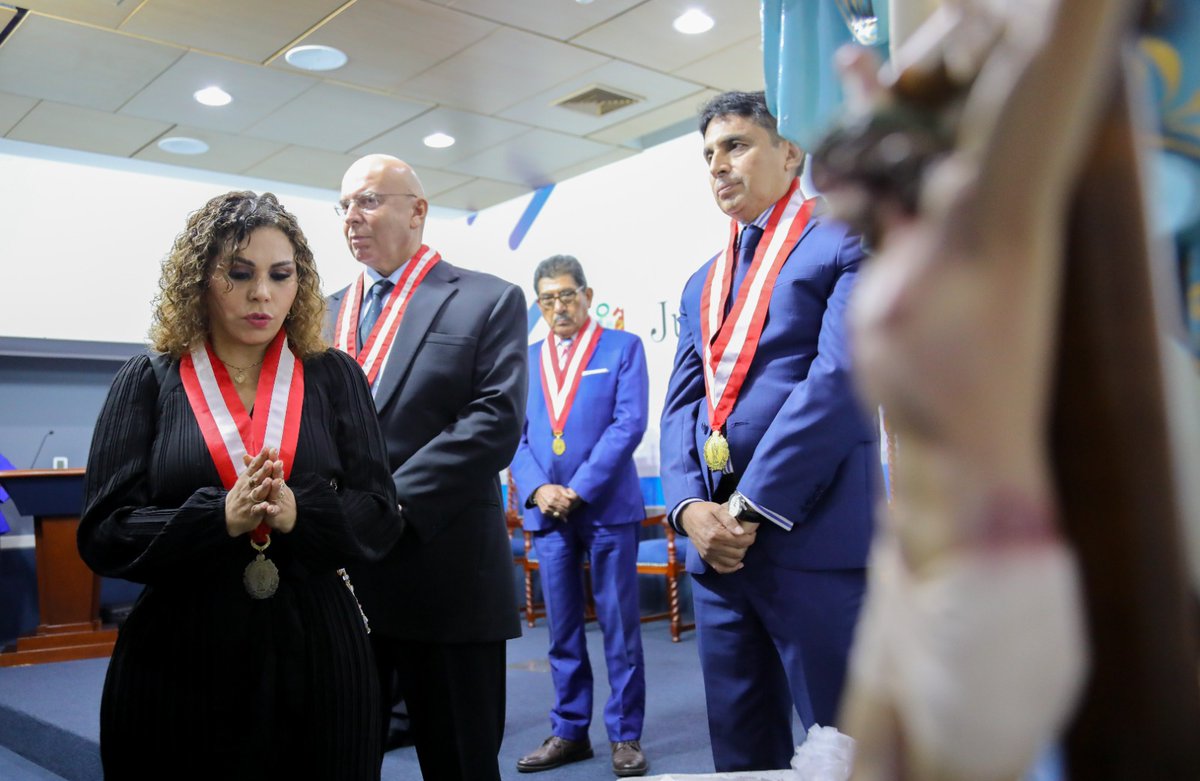 JNJPeru's tweet photo. ⚖️ El Pleno de la Junta Nacional de Justicia, encabezado por la presidenta doctora María Teresa Cabrera Vega, compartió una paraliturgia junto con los trabajadores de la entidad. https://t.co/nszqHbPISQ