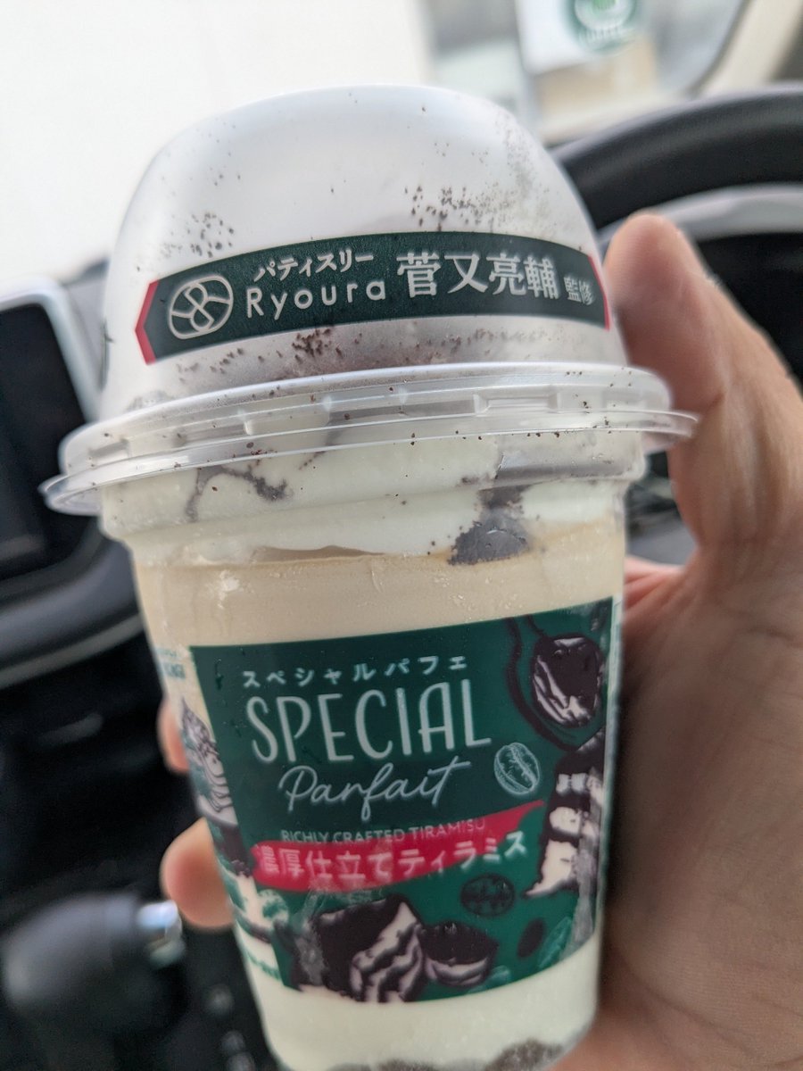 satoman36's tweet photo. 赤城のスペシャルアイスパフェに新味「ティラミス」登場‼️
今回も上から下まで計算された
「ただ重ねた」だけのパフェじゃ無い
納得のスペシャル感😋💖
#赤城乳業 https://t.co/TYIBub1SuF