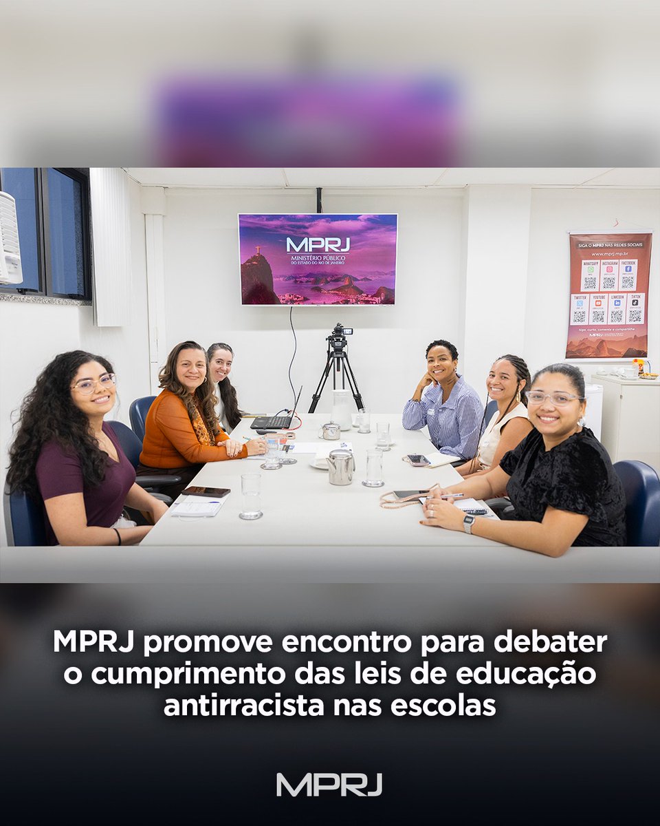 MP_RJ's tweet photo. 📚✊🏾 O #MPRJ recebeu a professora e escritora Bárbara Carine, fundadora da Escola Afro-Brasileira Maria Felipa, primeira instituição de ensino antirracista registrada no MEC. O encontro debateu Direitos Humanos, diversidade, inclusão e possíveis parcerias voltadas à formação de profissionais da educação.

Saiba mais: https://t.co/7rQv2higWm

#Educação #DireitosHumanos #Inclusão #Diversidade #EducaçãoAntirracista