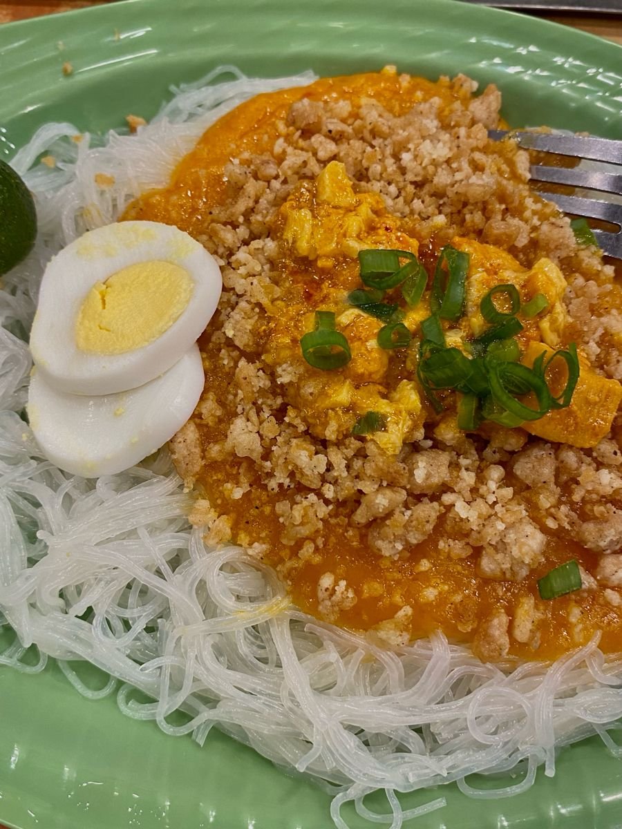bleuwiny's tweet photo. palabok                      or                           pancit bihon https://t.co/EfH8DDvG1U