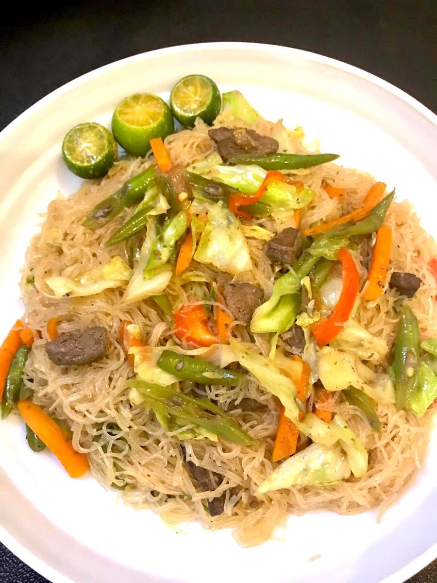 bleuwiny's tweet photo. palabok                      or                           pancit bihon https://t.co/EfH8DDvG1U