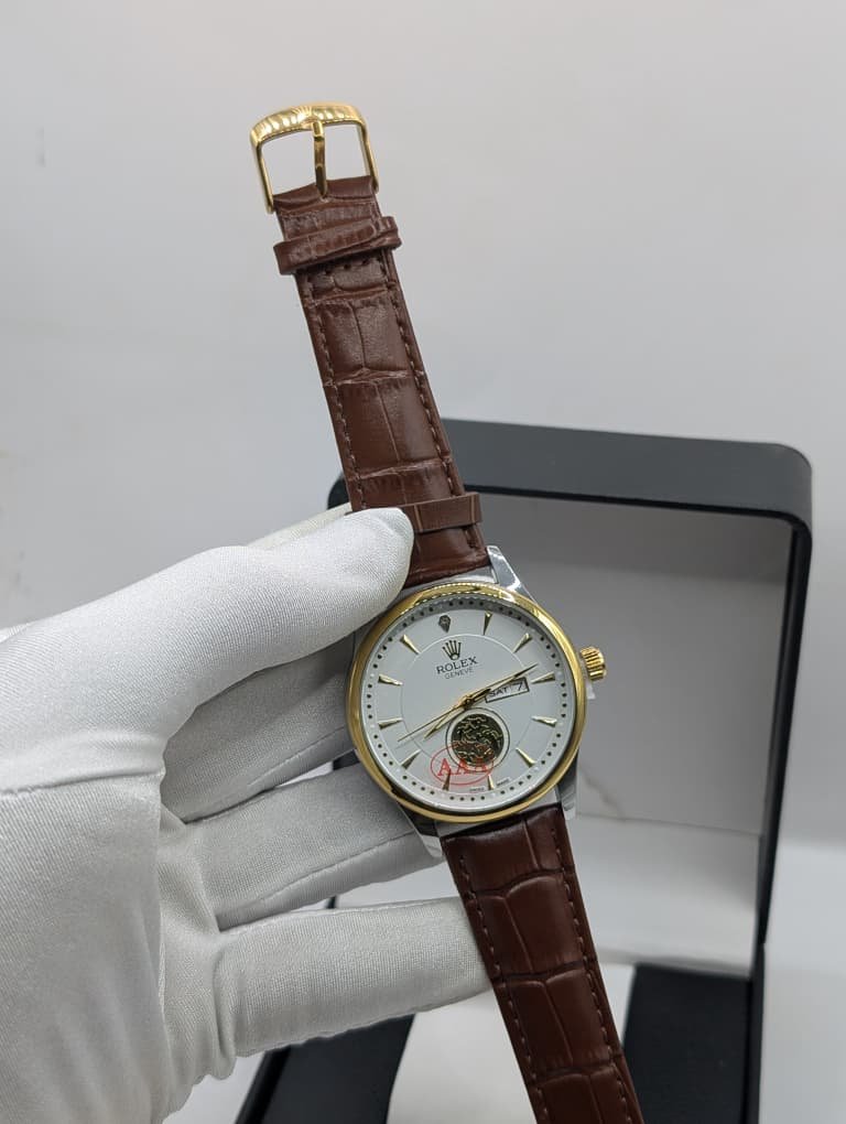 _teecollection's tweet photo. Timepiece 

Wrist Watch ⌚️ 
Original genius 
Leather
- Available ✅️ 
- Premium Quality
Price 🏷  : 23k
📍 Kaduna, Kano
Nation Wide Delivery 📦 https://t.co/iOUjoK8mqO