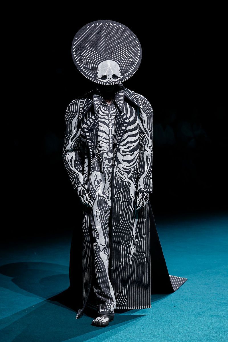 solisolsoli's tweet photo. Robert Wun Couture FW26 · Why dress death so well? https://t.co/O1nOzTBZyF