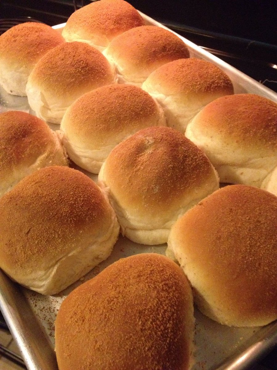 bleuwiny's tweet photo. pandesal                         or                            ensaymada https://t.co/S0gCgFj8hY