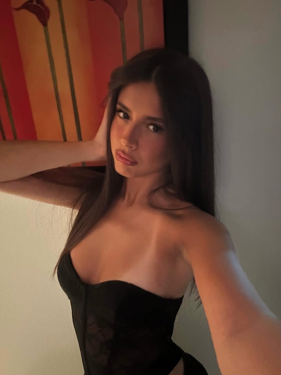 westbrunet's tweet photo. tan girls do it better https://t.co/TDHMV4B7CK