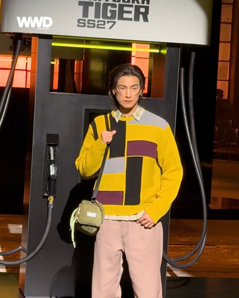 WWDThailand's tweet photo. กลัฟ - คณาวุฒิ Onitsuka Tiger Brand Ambassador ขณะเข้าร่วมชมโชว์ Onitsuka Tiger Spring/Summer 2027

#WWDThailand
#OnitsukaTiger
#OnitsukaTigerSS27 
#GulfKanawut https://t.co/xmufDi1nIR