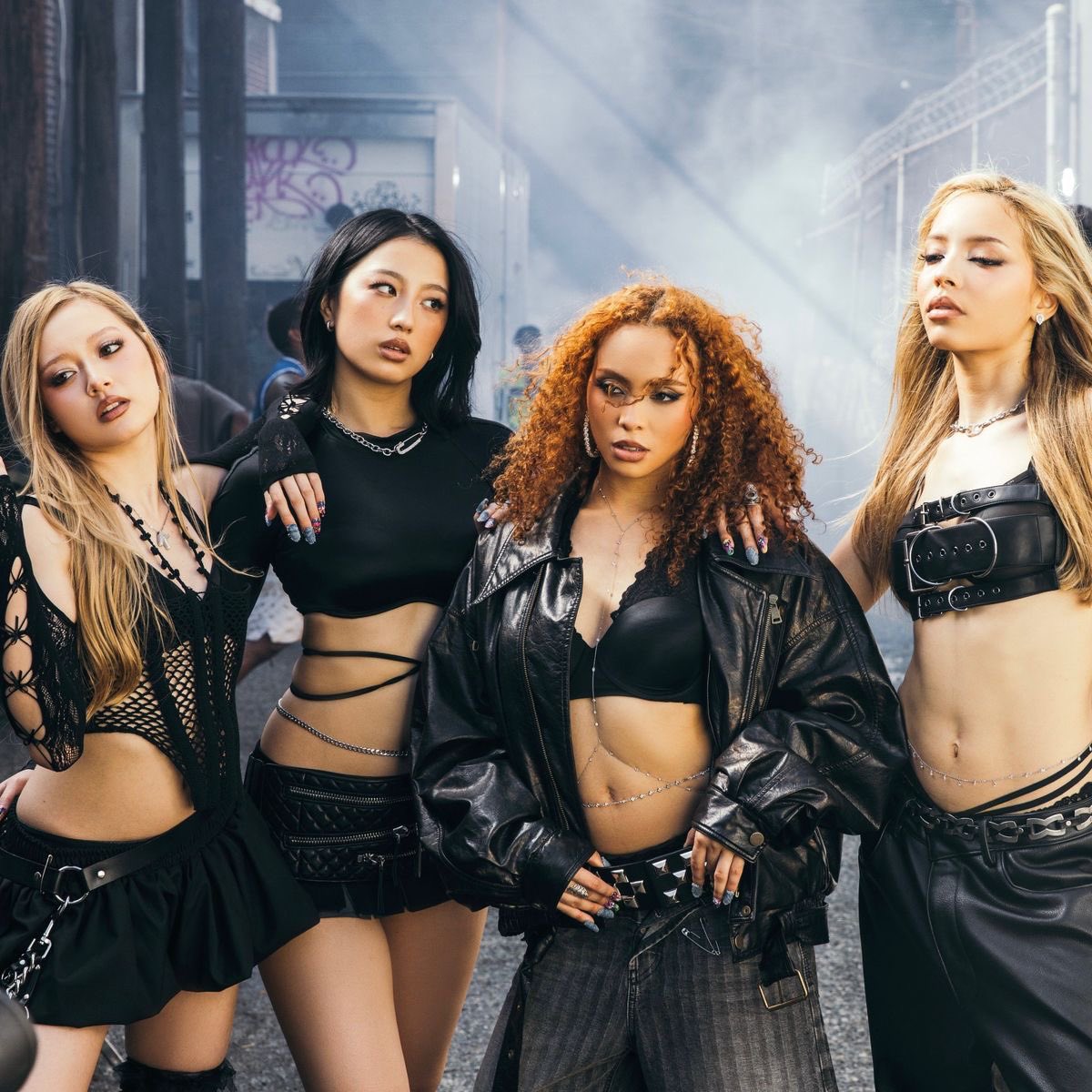 jnzllt's tweet photo. every girl group has that one redhead https://t.co/sf3YC8x1Sh