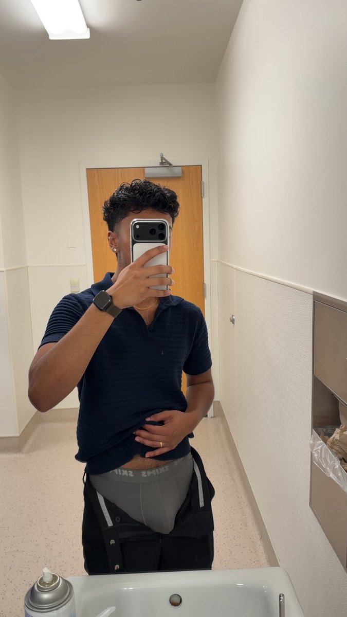 s1vt8u's tweet photo. work n gym 

#hmu https://t.co/kFgAXXqljo